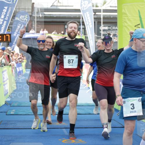 10.08.2025 - GEWOBA Citytriathlon Bremen H.Heesch http://msf.ph/oto/8550207 10.08.2025 11:39:59 Ziel 3, 87, 95, 135 meine-sportfotos.de
