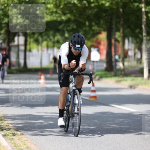 10.08.2025 - GEWOBA Citytriathlon Bremen Yannick Fuchs http://msf.ph/oto/8550208 10.08.2025 12:22:33 Radfahren 580, 602, 634, 663, 665, 803, 848, 870, 910, 926, 1023 meine-sportfotos.de