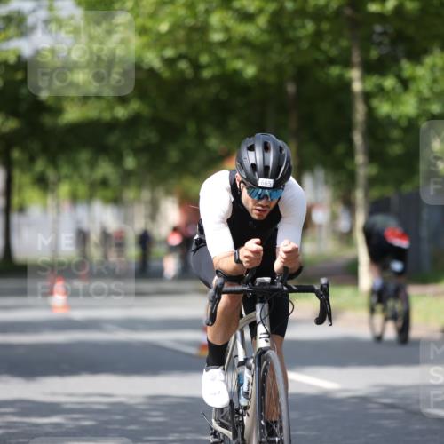 10.08.2025 - GEWOBA Citytriathlon Bremen Yannick Fuchs http://msf.ph/oto/8550214 10.08.2025 12:22:33 Radfahren 580, 602, 634, 663, 665, 803, 848, 870, 910, 926, 1023 meine-sportfotos.de