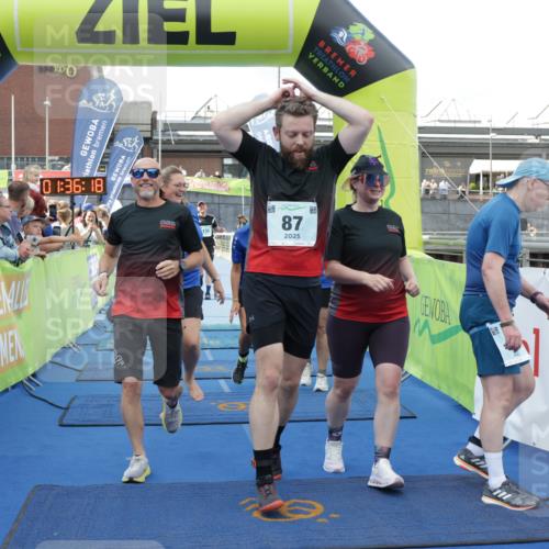 10.08.2025 - GEWOBA Citytriathlon Bremen H.Heesch http://msf.ph/oto/8550220 10.08.2025 11:40:00 Ziel 3, 87, 95, 135 meine-sportfotos.de