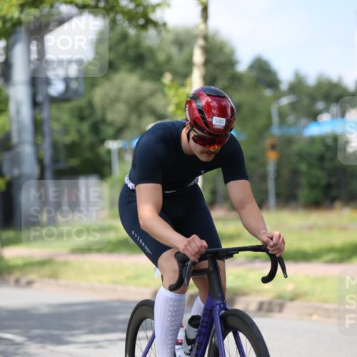 10.08.2025 - GEWOBA Citytriathlon Bremen Yannick Fuchs http://msf.ph/oto/8550240 10.08.2025 12:22:37 Radfahren 580, 602, 634, 663, 665, 803, 848, 870, 910, 926, 1023 meine-sportfotos.de