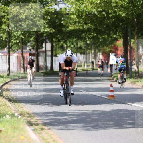 10.08.2025 - GEWOBA Citytriathlon Bremen Yannick Fuchs http://msf.ph/oto/8550247 10.08.2025 12:22:40 Radfahren 580, 602, 634, 658, 663, 665, 690, 714, 803, 870, 910, 926 meine-sportfotos.de