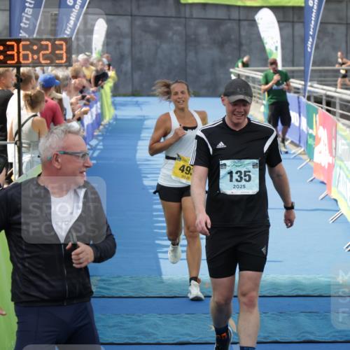 10.08.2025 - GEWOBA Citytriathlon Bremen H.Heesch http://msf.ph/oto/8550249 10.08.2025 11:40:05 Ziel 87, 95, 135, 493 meine-sportfotos.de