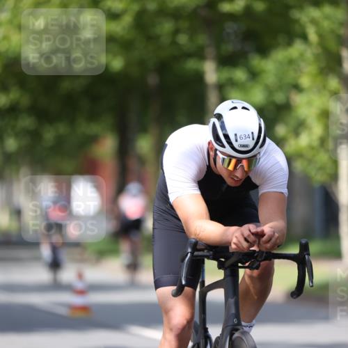 10.08.2025 - GEWOBA Citytriathlon Bremen Yannick Fuchs http://msf.ph/oto/8550259 10.08.2025 12:22:41 Radfahren 580, 602, 634, 658, 663, 665, 690, 714, 803, 870, 910, 926 meine-sportfotos.de