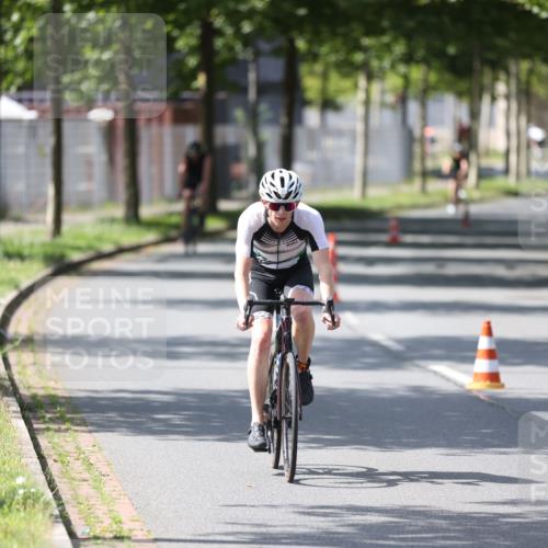 10.08.2025 - GEWOBA Citytriathlon Bremen Yannick Fuchs http://msf.ph/oto/8550287 10.08.2025 14:12:57 Radfahren 8, 95, 117, 148 meine-sportfotos.de