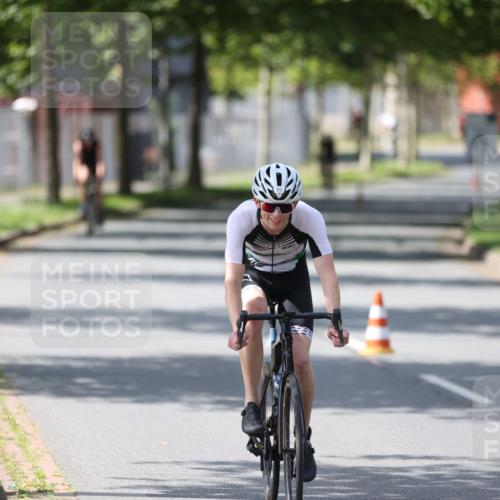 10.08.2025 - GEWOBA Citytriathlon Bremen Yannick Fuchs http://msf.ph/oto/8550290 10.08.2025 14:12:57 Radfahren 8, 95, 117, 148 meine-sportfotos.de