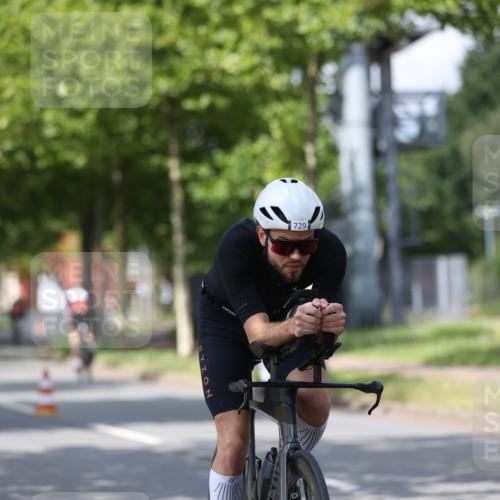 10.08.2025 - GEWOBA Citytriathlon Bremen Yannick Fuchs http://msf.ph/oto/8550298 10.08.2025 12:22:53 Radfahren 603, 634, 658, 690, 714, 729, 926 meine-sportfotos.de