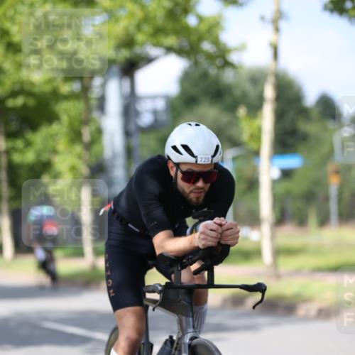 10.08.2025 - GEWOBA Citytriathlon Bremen Yannick Fuchs http://msf.ph/oto/8550300 10.08.2025 12:22:53 Radfahren 603, 634, 658, 690, 714, 729, 926 meine-sportfotos.de