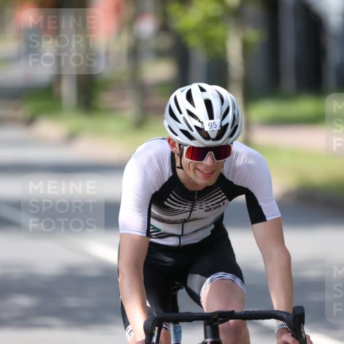 10.08.2025 - GEWOBA Citytriathlon Bremen Yannick Fuchs http://msf.ph/oto/8550301 10.08.2025 14:12:58 Radfahren 8, 95, 117, 148 meine-sportfotos.de