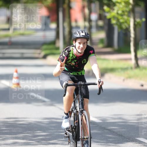 10.08.2025 - GEWOBA Citytriathlon Bremen Yannick Fuchs http://msf.ph/oto/8550329 10.08.2025 14:13:06 Radfahren 8, 95, 107, 148 meine-sportfotos.de