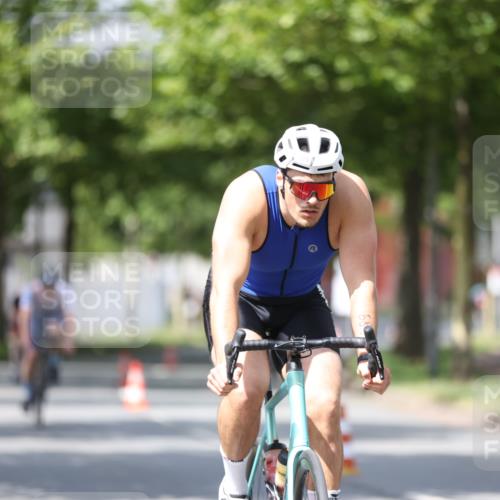 10.08.2025 - GEWOBA Citytriathlon Bremen Yannick Fuchs http://msf.ph/oto/8550333 10.08.2025 12:23:11 Radfahren 589, 603, 606, 638, 740, 921, 934, 953 meine-sportfotos.de