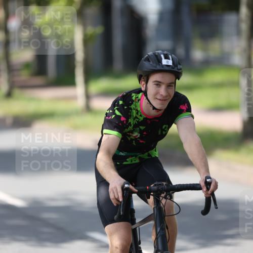 10.08.2025 - GEWOBA Citytriathlon Bremen Yannick Fuchs http://msf.ph/oto/8550334 10.08.2025 14:13:07 Radfahren 8, 95, 107 meine-sportfotos.de