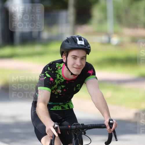 10.08.2025 - GEWOBA Citytriathlon Bremen Yannick Fuchs http://msf.ph/oto/8550336 10.08.2025 14:13:07 Radfahren 8, 95, 107 meine-sportfotos.de