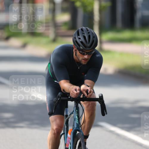10.08.2025 - GEWOBA Citytriathlon Bremen Yannick Fuchs http://msf.ph/oto/8550351 10.08.2025 14:13:13 Radfahren 8, 104, 107 meine-sportfotos.de