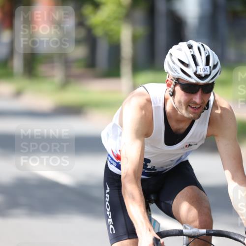 10.08.2025 - GEWOBA Citytriathlon Bremen Yannick Fuchs http://msf.ph/oto/8550370 10.08.2025 14:13:23 Radfahren 14, 26, 104, 107, 175 meine-sportfotos.de