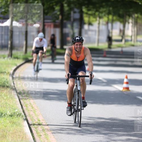 10.08.2025 - GEWOBA Citytriathlon Bremen Yannick Fuchs http://msf.ph/oto/8550380 10.08.2025 14:13:25 Radfahren 14, 26, 104, 107, 175 meine-sportfotos.de