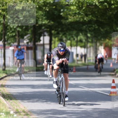 10.08.2025 - GEWOBA Citytriathlon Bremen Yannick Fuchs http://msf.ph/oto/8550385 10.08.2025 12:23:19 Radfahren 589, 606, 638, 696, 740, 754, 802, 921, 934, 953 meine-sportfotos.de
