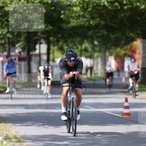 10.08.2025 - GEWOBA Citytriathlon Bremen Yannick Fuchs http://msf.ph/oto/8550386 10.08.2025 12:23:19 Radfahren 589, 606, 638, 696, 740, 754, 802, 921, 934, 953 meine-sportfotos.de
