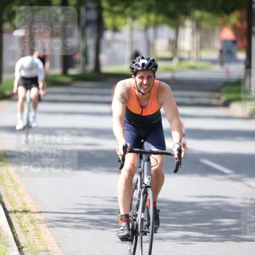 10.08.2025 - GEWOBA Citytriathlon Bremen Yannick Fuchs http://msf.ph/oto/8550387 10.08.2025 14:13:26 Radfahren 14, 26, 44, 104, 175 meine-sportfotos.de