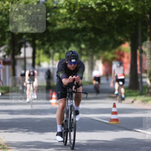 10.08.2025 - GEWOBA Citytriathlon Bremen Yannick Fuchs http://msf.ph/oto/8550388 10.08.2025 12:23:19 Radfahren 589, 606, 638, 696, 740, 754, 802, 921, 934, 953 meine-sportfotos.de