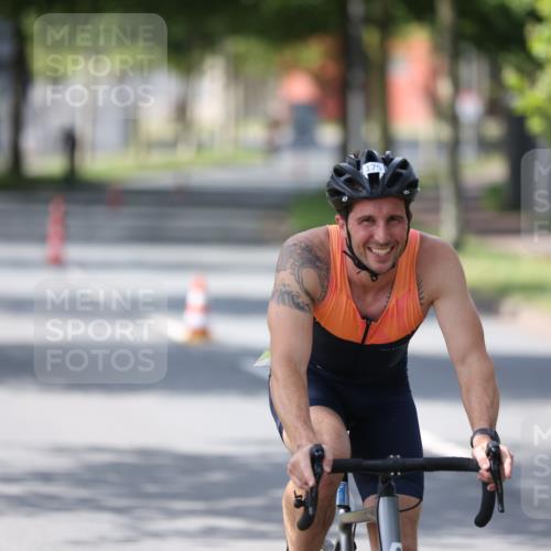 10.08.2025 - GEWOBA Citytriathlon Bremen Yannick Fuchs http://msf.ph/oto/8550392 10.08.2025 14:13:26 Radfahren 14, 26, 44, 104, 175 meine-sportfotos.de
