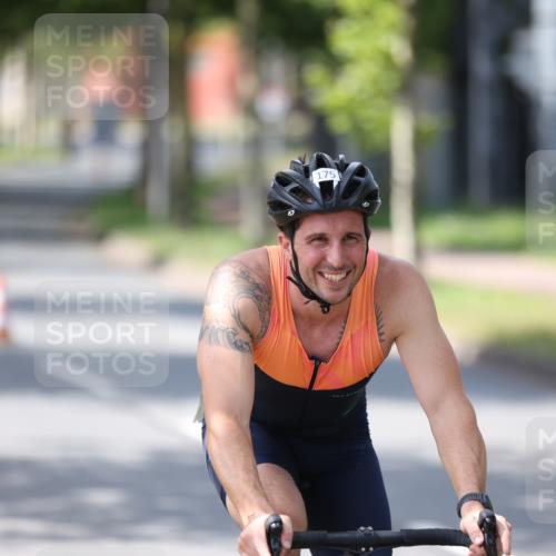 10.08.2025 - GEWOBA Citytriathlon Bremen Yannick Fuchs http://msf.ph/oto/8550394 10.08.2025 14:13:27 Radfahren 14, 26, 44, 104, 112, 175 meine-sportfotos.de
