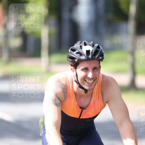 10.08.2025 - GEWOBA Citytriathlon Bremen Yannick Fuchs http://msf.ph/oto/8550396 10.08.2025 14:13:27 Radfahren 14, 26, 44, 104, 112, 175 meine-sportfotos.de