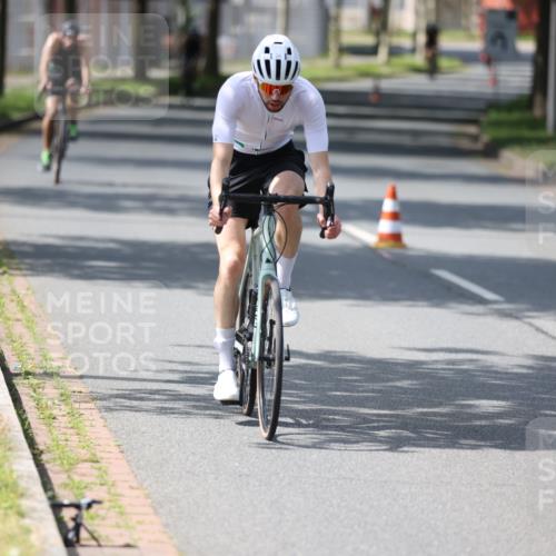 10.08.2025 - GEWOBA Citytriathlon Bremen Yannick Fuchs http://msf.ph/oto/8550400 10.08.2025 14:13:28 Radfahren 14, 26, 44, 104, 112, 175 meine-sportfotos.de