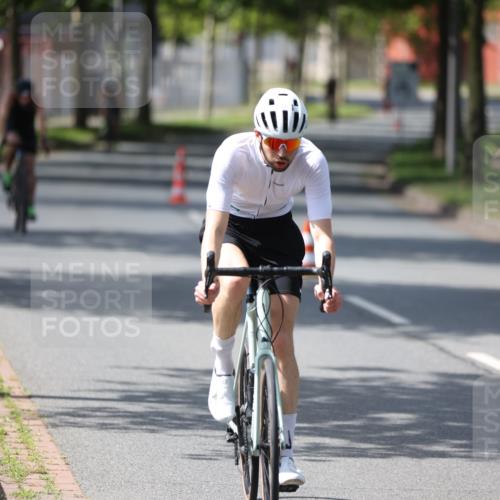 10.08.2025 - GEWOBA Citytriathlon Bremen Yannick Fuchs http://msf.ph/oto/8550404 10.08.2025 14:13:28 Radfahren 14, 26, 44, 104, 112, 175 meine-sportfotos.de