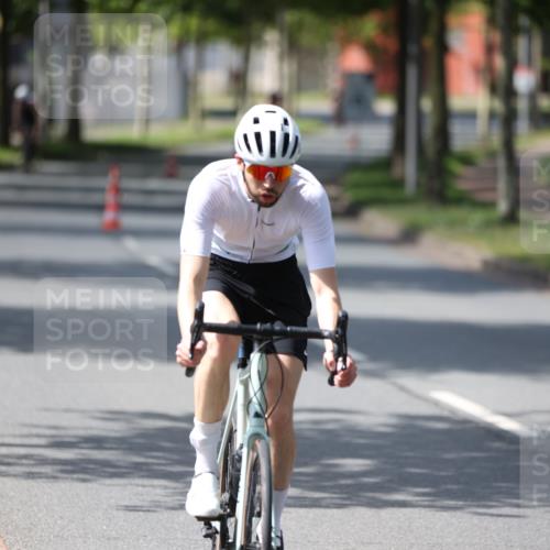 10.08.2025 - GEWOBA Citytriathlon Bremen Yannick Fuchs http://msf.ph/oto/8550405 10.08.2025 14:13:28 Radfahren 14, 26, 44, 104, 112, 175 meine-sportfotos.de