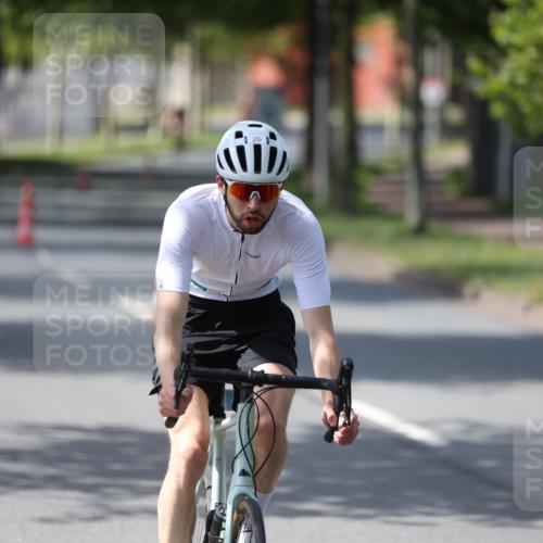 10.08.2025 - GEWOBA Citytriathlon Bremen Yannick Fuchs http://msf.ph/oto/8550408 10.08.2025 14:13:28 Radfahren 14, 26, 44, 104, 112, 175 meine-sportfotos.de