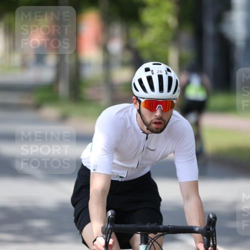 10.08.2025 - GEWOBA Citytriathlon Bremen Yannick Fuchs http://msf.ph/oto/8550411 10.08.2025 14:13:29 Radfahren 14, 26, 44, 104, 112, 175 meine-sportfotos.de