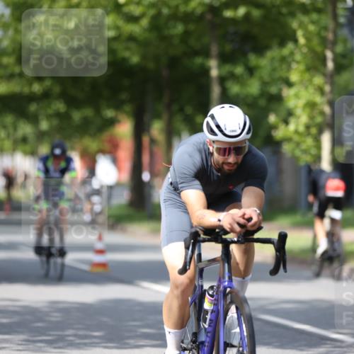 10.08.2025 - GEWOBA Citytriathlon Bremen Yannick Fuchs http://msf.ph/oto/8550431 10.08.2025 12:23:25 Radfahren 589, 606, 638, 696, 740, 754, 802, 921, 934, 945, 953 meine-sportfotos.de