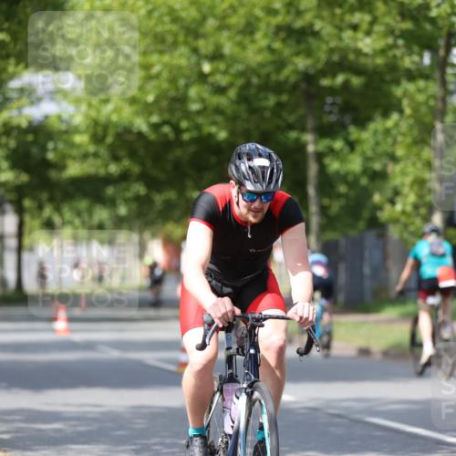 10.08.2025 - GEWOBA Citytriathlon Bremen Yannick Fuchs http://msf.ph/oto/8550442 10.08.2025 12:23:27 Radfahren 589, 606, 638, 696, 740, 754, 802, 921, 934, 945, 953, 983 meine-sportfotos.de