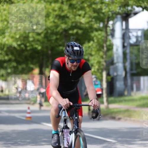 10.08.2025 - GEWOBA Citytriathlon Bremen Yannick Fuchs http://msf.ph/oto/8550443 10.08.2025 12:23:27 Radfahren 589, 606, 638, 696, 740, 754, 802, 921, 934, 945, 953, 983 meine-sportfotos.de
