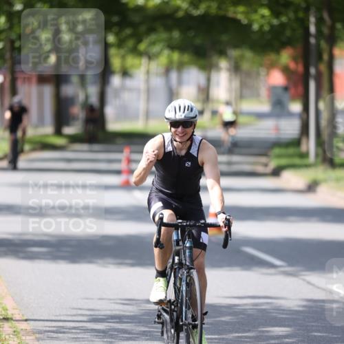 10.08.2025 - GEWOBA Citytriathlon Bremen Yannick Fuchs http://msf.ph/oto/8550456 10.08.2025 14:13:34 Radfahren 14, 26, 44, 104, 112, 175 meine-sportfotos.de