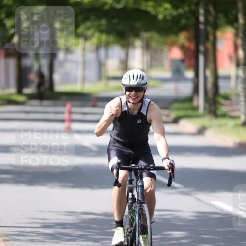 10.08.2025 - GEWOBA Citytriathlon Bremen Yannick Fuchs http://msf.ph/oto/8550458 10.08.2025 14:13:34 Radfahren 14, 26, 44, 104, 112, 175 meine-sportfotos.de