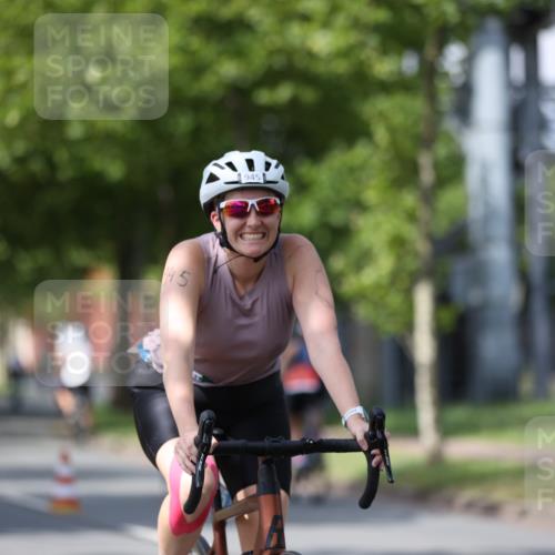 10.08.2025 - GEWOBA Citytriathlon Bremen Yannick Fuchs http://msf.ph/oto/8550459 10.08.2025 12:23:35 Radfahren 696, 746, 754, 797, 802, 831, 945, 953, 983 meine-sportfotos.de