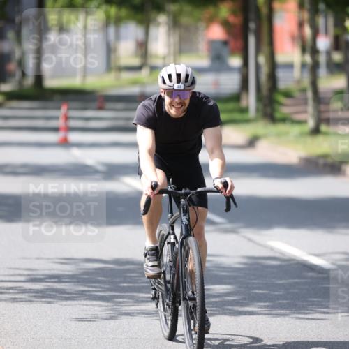 10.08.2025 - GEWOBA Citytriathlon Bremen Yannick Fuchs http://msf.ph/oto/8550479 10.08.2025 14:13:39 Radfahren 14, 26, 44, 112, 175 meine-sportfotos.de