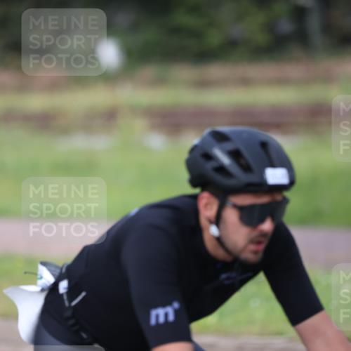 10.08.2025 - GEWOBA Citytriathlon Bremen Yannick Fuchs http://msf.ph/oto/8550480 10.08.2025 12:24:10 Radfahren 557, 614, 650, 706, 723, 815, 879, 944, 1028 meine-sportfotos.de