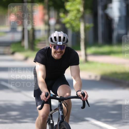 10.08.2025 - GEWOBA Citytriathlon Bremen Yannick Fuchs http://msf.ph/oto/8550485 10.08.2025 14:13:40 Radfahren 14, 26, 44, 112, 175 meine-sportfotos.de