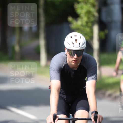 10.08.2025 - GEWOBA Citytriathlon Bremen Yannick Fuchs http://msf.ph/oto/8550488 10.08.2025 12:24:26 Radfahren 557, 613, 623, 650, 660, 705, 723, 724, 779, 809, 883, 925, 944, 964, 1036 meine-sportfotos.de