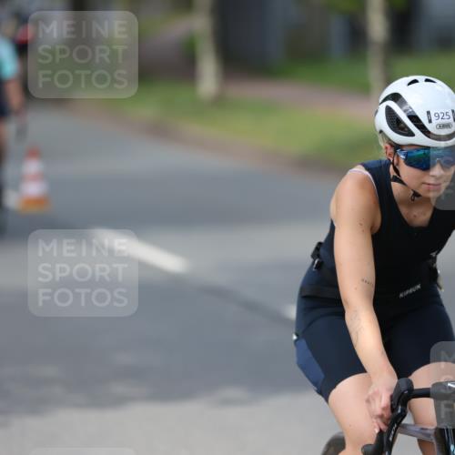 10.08.2025 - GEWOBA Citytriathlon Bremen Yannick Fuchs http://msf.ph/oto/8550504 10.08.2025 12:24:29 Radfahren 557, 613, 623, 660, 672, 705, 723, 724, 779, 809, 883, 925, 944, 964, 1006, 1036 meine-sportfotos.de
