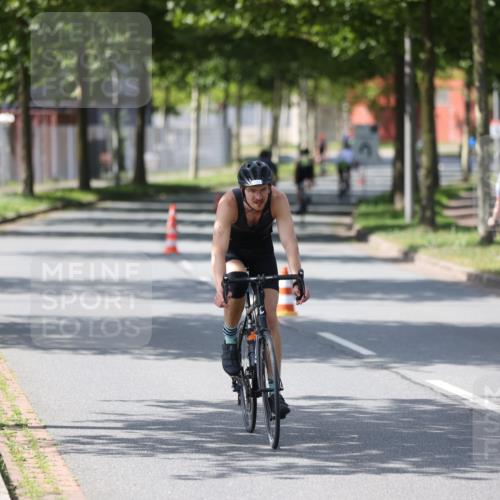 10.08.2025 - GEWOBA Citytriathlon Bremen Yannick Fuchs http://msf.ph/oto/8550513 10.08.2025 14:14:24 Radfahren 77, 93, 122 meine-sportfotos.de