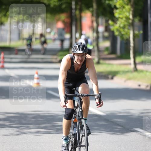 10.08.2025 - GEWOBA Citytriathlon Bremen Yannick Fuchs http://msf.ph/oto/8550514 10.08.2025 14:14:24 Radfahren 77, 93, 122 meine-sportfotos.de