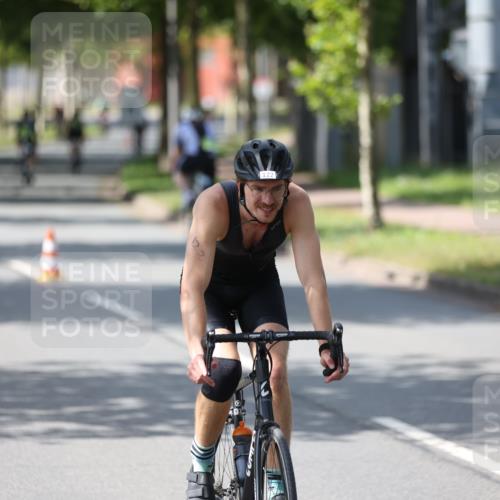 10.08.2025 - GEWOBA Citytriathlon Bremen Yannick Fuchs http://msf.ph/oto/8550516 10.08.2025 14:14:25 Radfahren 77, 93, 122 meine-sportfotos.de