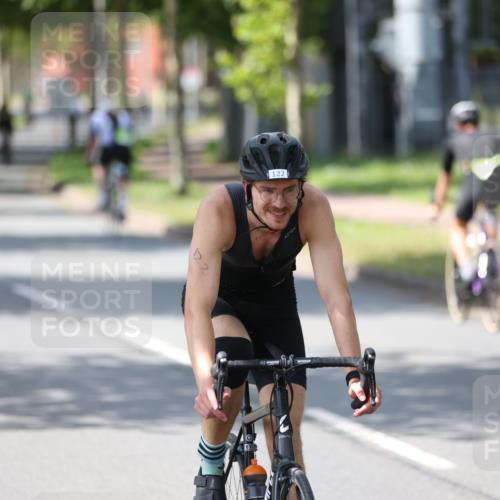10.08.2025 - GEWOBA Citytriathlon Bremen Yannick Fuchs http://msf.ph/oto/8550518 10.08.2025 14:14:25 Radfahren 77, 93, 122 meine-sportfotos.de