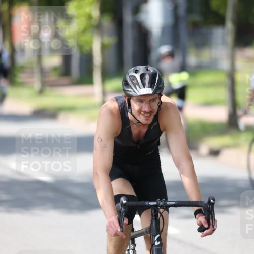 10.08.2025 - GEWOBA Citytriathlon Bremen Yannick Fuchs http://msf.ph/oto/8550521 10.08.2025 14:14:25 Radfahren 77, 93, 122 meine-sportfotos.de