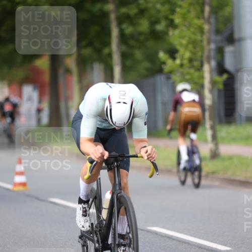 10.08.2025 - GEWOBA Citytriathlon Bremen Yannick Fuchs http://msf.ph/oto/8550528 10.08.2025 12:24:35 Radfahren 557, 597, 613, 623, 660, 672, 698, 705, 724, 779, 809, 883, 925, 964, 1006, 1036 meine-sportfotos.de