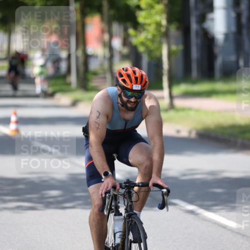 10.08.2025 - GEWOBA Citytriathlon Bremen Yannick Fuchs http://msf.ph/oto/8550539 10.08.2025 14:14:36 Radfahren 68, 77, 93, 96, 105, 113, 143 meine-sportfotos.de